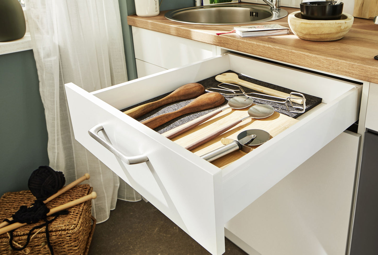 Küchenzeile 160 cm, Schränke in Weiß mit Einbaugeräten - Ruder Home GmbH