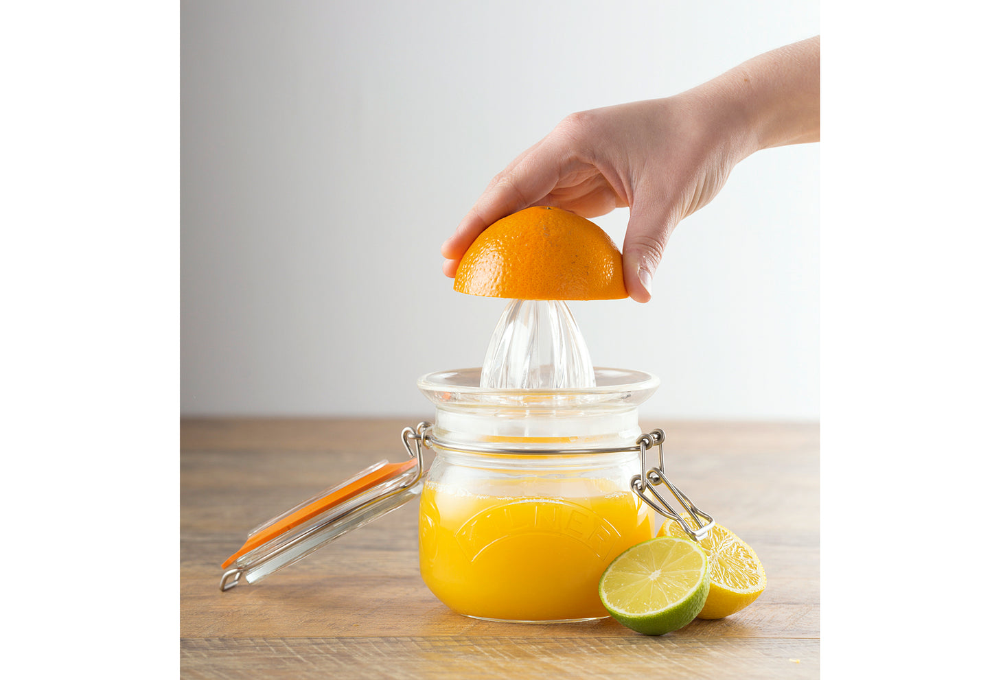 Orangenpresse aus Glas mit Drahtbügelglas 0,5l