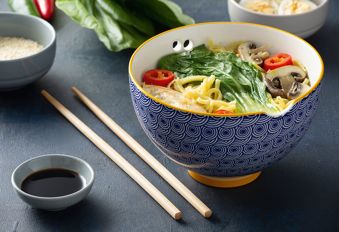 Asia Suppenschale mit Stäbchen