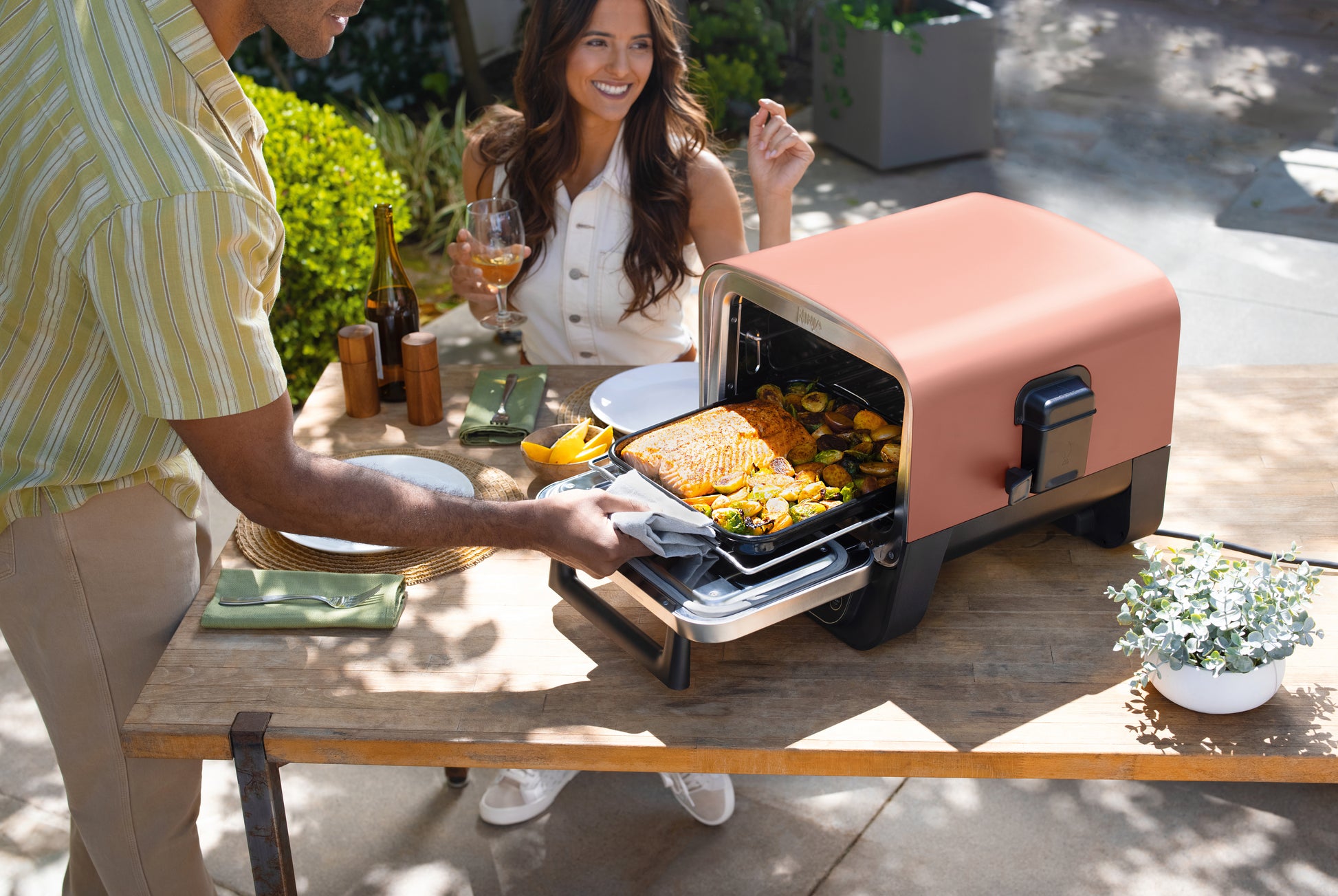 Ninja Woodfire Elektrischer Outdoor Ofen OO101DE - Ruder Home GmbH