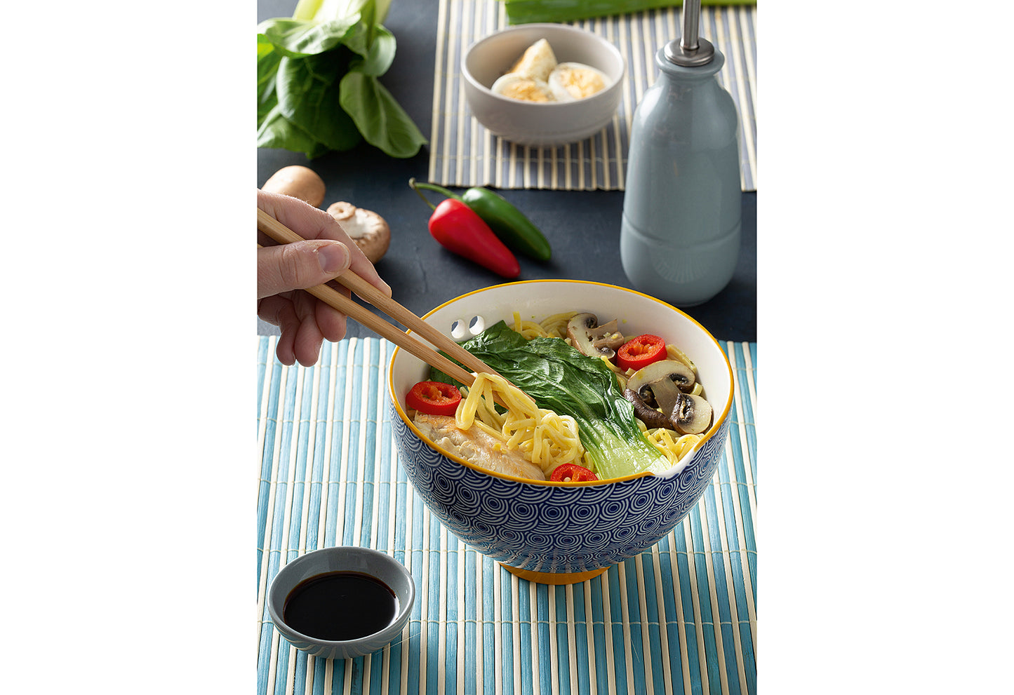 Asia Suppenschale mit Stäbchen